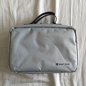 Hanging travel organizer